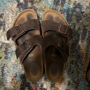 Birkenstock Arizona’s Size 39 (Men’s 8-8 1/2)
